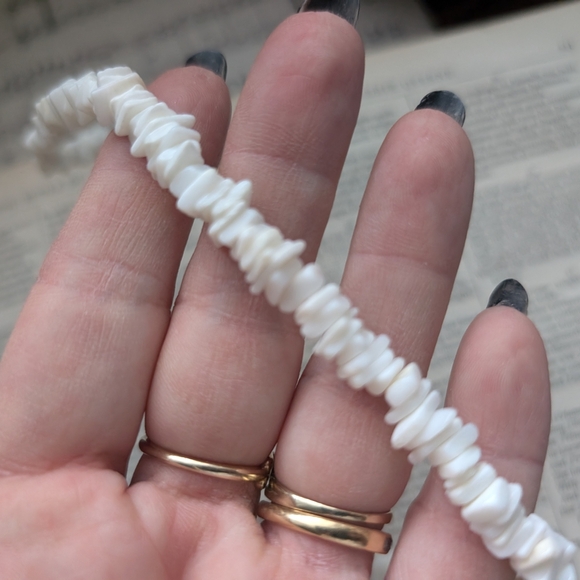 Vintage White Beaded Necklace - Picture 5 of 7